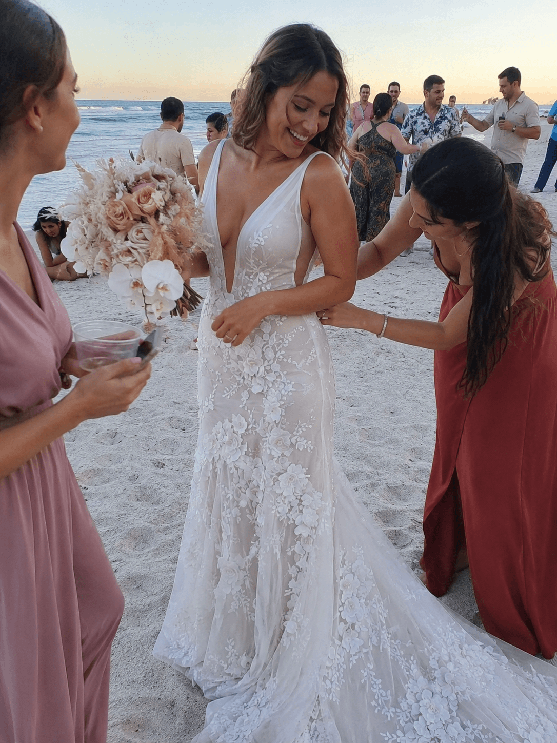 Mermaid Tulle Lace Wedding Dress Sleeveless Straps Plunging V-Neck Beach Sexy Elopement Bridal Gown