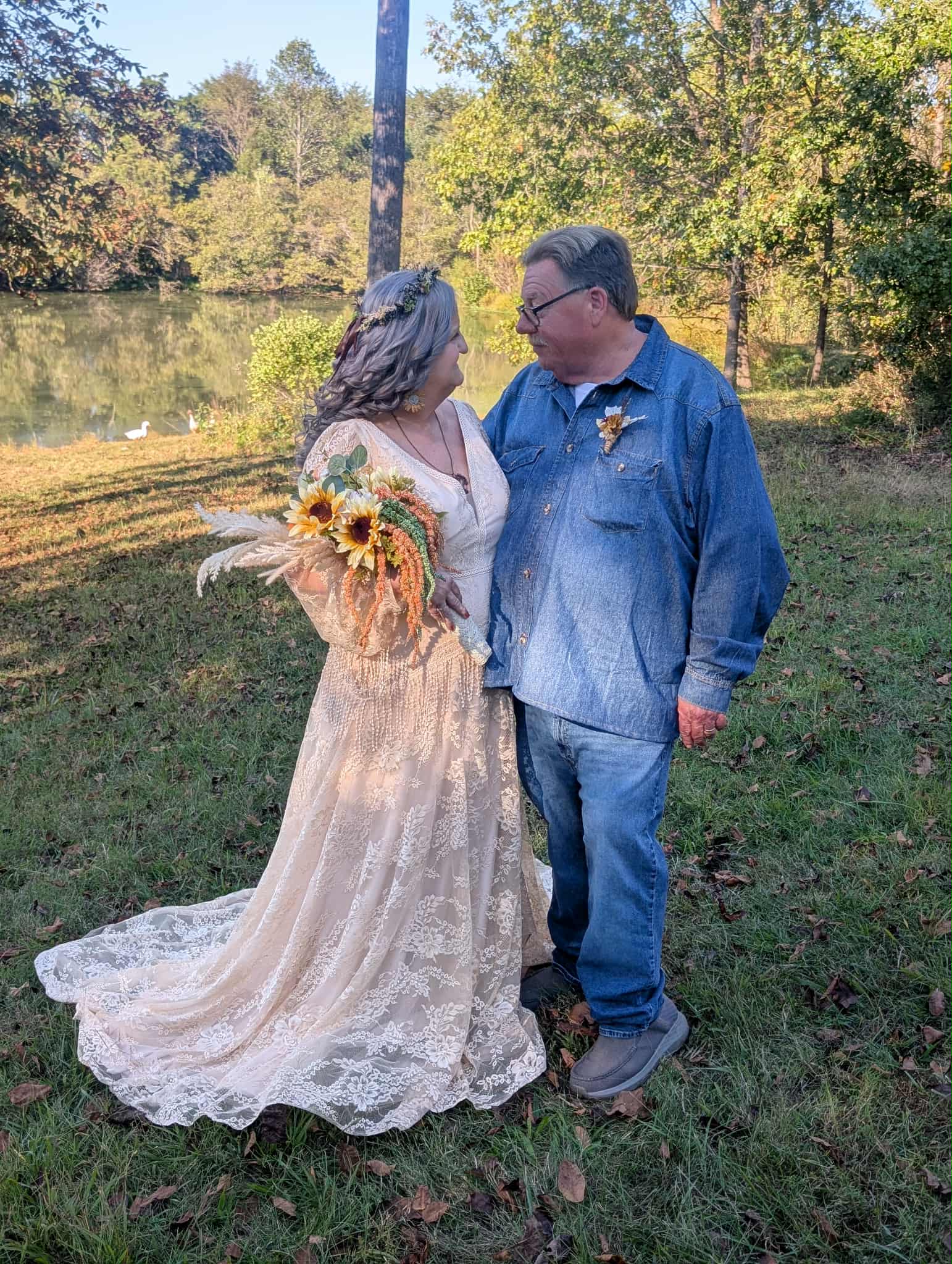 Western Modest Boho A-Line Lace Long Sleeve Spring Wedding Dress Floral Elegant Elopement Casual Plunging Court Train Barn Bridal Gown with Fringe